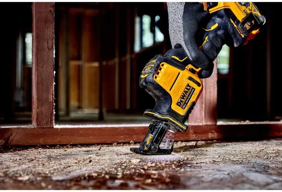 DEWALT DCS369 20V MAX* Recipro - огляд і ціна Woodworking Hand Saw